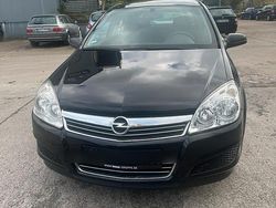 Schwarz Gebraucht 2009 Opel Astra Limousine | 3.700 € (Etwas zu teuer)