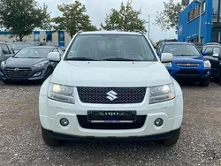 Weiß Gebraucht 2012 Suzuki Grand Vitara SUV | 4.500 € (Teuer)
