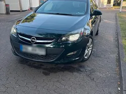 Grün Gebraucht 2014 Opel Astra Kombi | 4.300 € (Fairer Preis)
