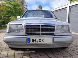 Silber Gebraucht 1994 Mercedes E220 Limousine | 12.500 €