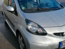 Silber Gebraucht 2006 Toyota Aygo Cool Kleinwagen | 1.900 € (Guter Preis)