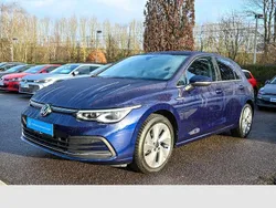 Blau Gebraucht 2020 VW Golf VIII Style Limousine | 20.990 € (Guter Preis)