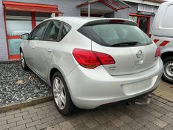 Silber Gebraucht 2011 Opel Astra Design Edition Limousine | 3.350 € (Fairer Preis)