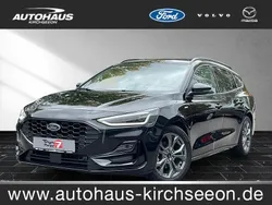 Obsidianschwarz (schwarz) Gebraucht 2023 Ford Focus ST-Line Kombi | 25.400 € (Guter Preis)