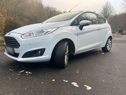 Weiß Gebraucht 2016 Ford Fiesta Titanium Kleinwagen | 5.500 € (Fairer Preis)