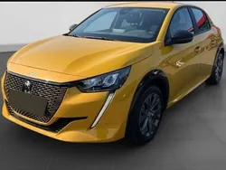Gelb Gebraucht 2022 Peugeot e-208 Active Kleinwagen | 20.849 € (Etwas zu teuer)
