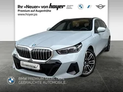 M brooklyn grau Gebraucht 2024 BMW 520 M Sport Kombi | 54.930 € (Guter Preis)