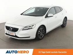 Weiß Gebraucht 2017 Volvo V40 Momentum Kombi | 16.990 € (Fairer Preis)