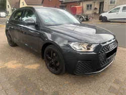 Grau Gebraucht 2019 Audi A1 Sportback Basis Kleinwagen | 17.730 € (Superpreis)