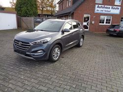 Grau Gebraucht 2018 Hyundai Tucson SUV | 15.900 € (Fairer Preis)