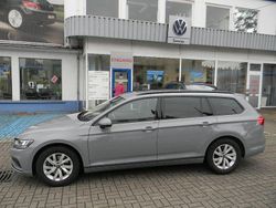 Grau Gebraucht 2023 VW Passat Kombi | 28.998 € (Fairer Preis)