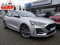 Silber Gebraucht 2024 Ford Focus ST-Line Limousine | 24.900 € (Guter Preis)