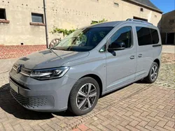 Grau Gebraucht 2023 VW Caddy Style Van / Kleinbus | 28.900 € (Fairer Preis)