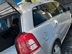 Silber Gebraucht 2010 Opel Zafira Edition Van / Kleinbus | 3.000 € (Fairer Preis)