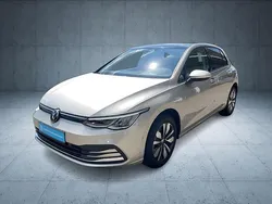 Silber (ivory silver) Gebraucht 2024 VW Golf VIII Move Limousine | 27.370 € (Guter Preis)