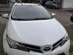 Weiß Gebraucht 2013 Toyota Auris Touring Sports Kombi | 9.999 € (Fairer Preis)