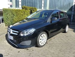 Schwarz Gebraucht 2016 Mercedes B180 Van / Kleinbus | 8.999 € (Fairer Preis)