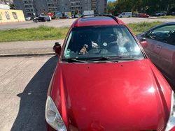 Rot Gebraucht 2007 Kia Carens Van / Kleinbus | 2.499 €