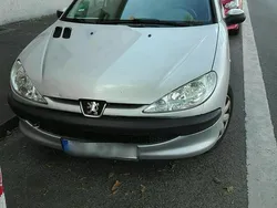 Silber Gebraucht 2006 Peugeot 206 Kleinwagen | 900 €