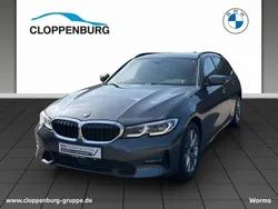 Grau Gebraucht 2022 BMW 320 Sport Line Kombi | 26.495 € (Guter Preis)