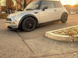 Silber Gebraucht 2002 Mini Cooper Kleinwagen | 2.500 €