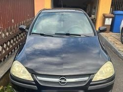 Schwarz Gebraucht 2005 Opel Corsa Kleinwagen | 300 €