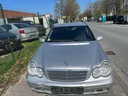 Grau silber Gebraucht 2003 Mercedes C200 Classic Limousine | 888 € (Guter Preis)