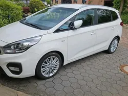 Weiß Gebraucht 2018 Kia Carens DREAM-TEAM Edition Van / Kleinbus | 13.900 € (Fairer Preis)