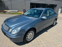 Blau Gebraucht 2005 Mercedes E350 Elegance Limousine | 18.500 €