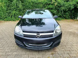 Schwarz Gebraucht 2009 Opel Astra GTC Selection Coupé | 1.800 € (Fairer Preis)