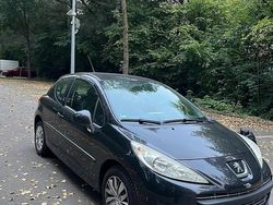 Schwarz Gebraucht 2011 Peugeot 207 Limousine | 1.650 € (Superpreis)