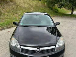 Schwarz Gebraucht 2009 Opel Astra GTC Limousine | 2.600 € (Fairer Preis)