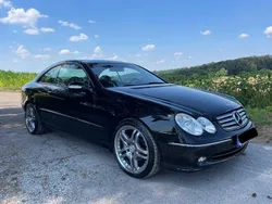 Schwarz Gebraucht 2002 Mercedes CLK320 Elegance Coupé | 13.500 €