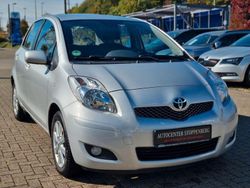 Silber Gebraucht 2010 Toyota Yaris Executive Limousine | 7.990 € (Etwas zu teuer)