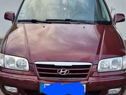 Rot Gebraucht 2005 Hyundai Trajet GLS Van / Kleinbus | 3.000 €