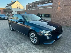 Blau Gebraucht 2017 Mercedes E220 Limousine | 22.000 €