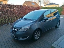 Grau Gebraucht 2017 Opel Meriva Active Van / Kleinbus | 7.500 € (Guter Preis)