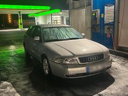 Grau Gebraucht 2000 Audi A4 Kombi | 1.850 € (Guter Preis)