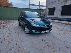 Grün Gebraucht 2005 Peugeot 206 Premium Limousine | 2.200 € (Fairer Preis)