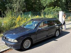 Blau Gebraucht 2002 BMW 528 Kombi | 2.100 €