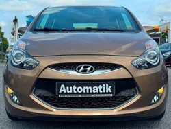 Braun Gebraucht 2015 Hyundai ix20 Style Van / Kleinbus | 11.990 € (Fairer Preis)