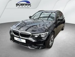 Schwarz Gebraucht 2021 BMW 320 Sport Line Kombi | 26.800 € (Fairer Preis)