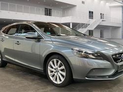 Grau Gebraucht 2016 Volvo V40 Summum Limousine | 14.490 € (Etwas zu teuer)