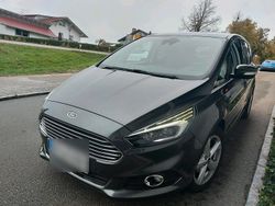 Grau Gebraucht 2017 Ford S-MAX Titanium Van / Kleinbus | 15.900 € (Etwas zu teuer)