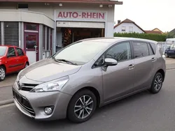 Grau Gebraucht 2014 Toyota Verso Comfort Van / Kleinbus | 9.700 € (Fairer Preis)