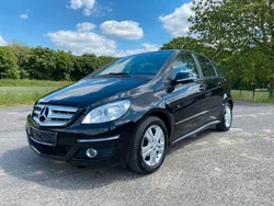 Schwarz Gebraucht 2011 Mercedes B180 Van / Kleinbus | 5.990 € (Fairer Preis)