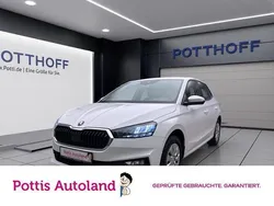 Weiss Gebraucht 2024 Skoda Fabia Selection Limousine | 19.977 € (Superpreis)