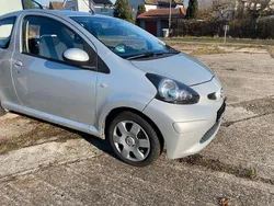 Silber Gebraucht 2007 Toyota Aygo Kleinwagen | 2.600 € (Fairer Preis)