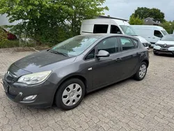 Grau Gebraucht 2010 Opel Astra Edition Limousine | 2.990 € (Guter Preis)