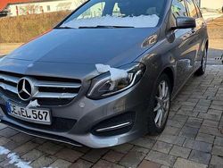 Grau Gebraucht 2015 Mercedes B180 Van / Kleinbus | 14.900 € (Guter Preis)